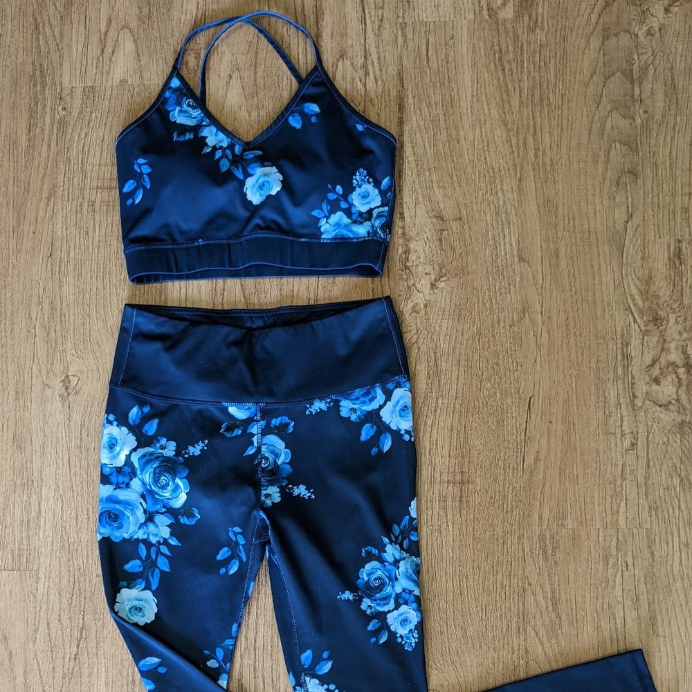 Workout Set Sports Bra and Leggings, Size M,  Electric Yoga, Blue Floral